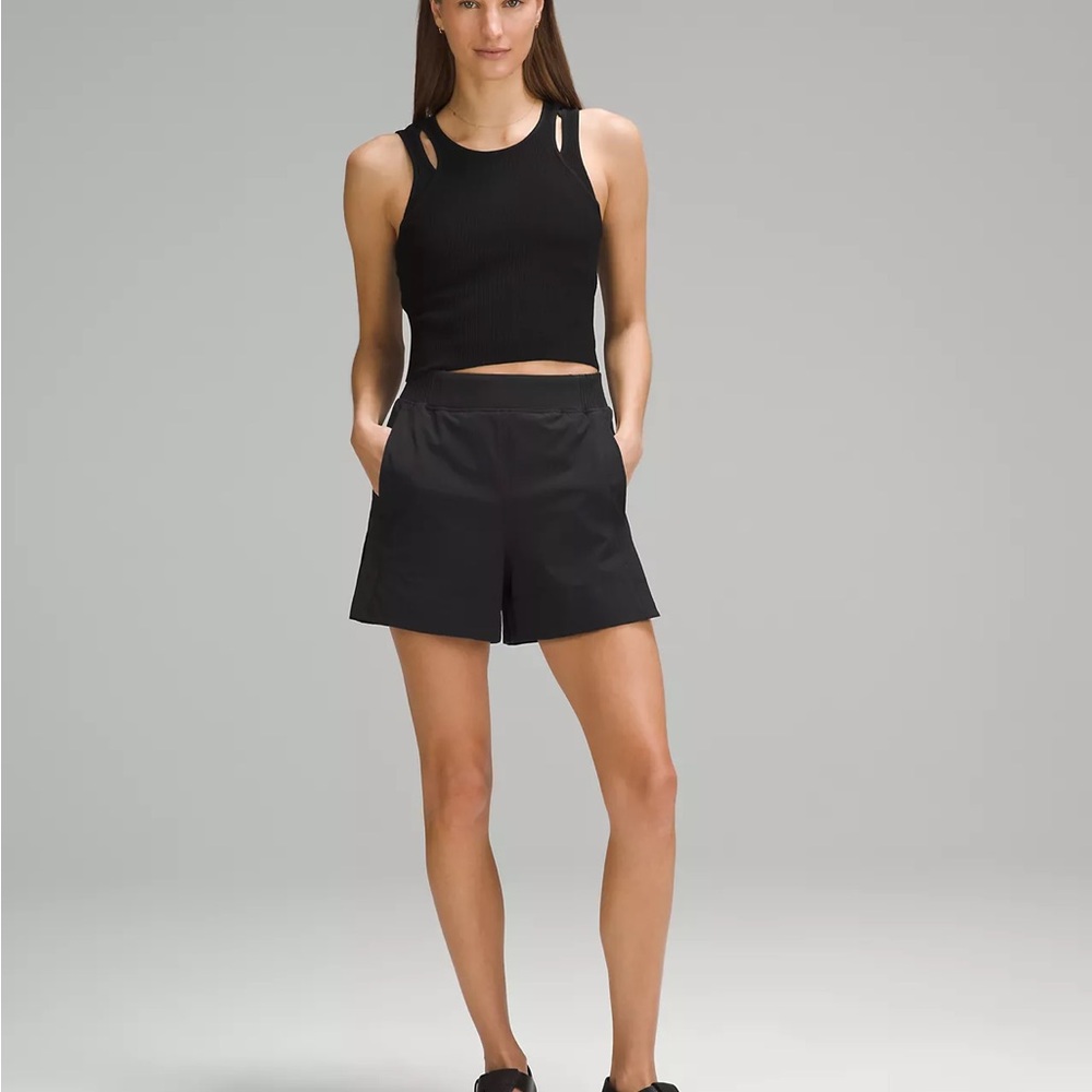 Lululemon Stretch Woven Relaxed-Fit High-Rise Short 4"